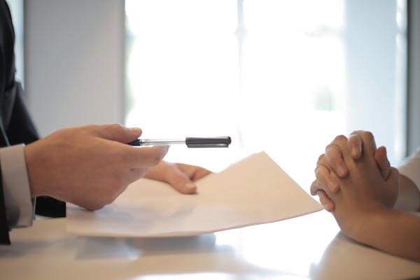 Assurance professionnelle : vos droits face aux litiges artisanaux